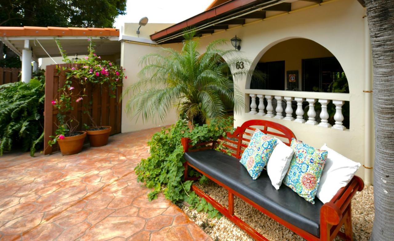 Wonders Boutique Hotel Oranjestad Exterior photo