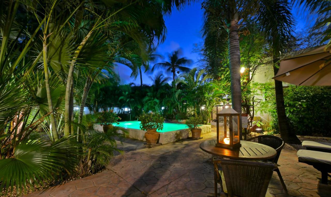 Wonders Boutique Hotel Oranjestad Exterior photo